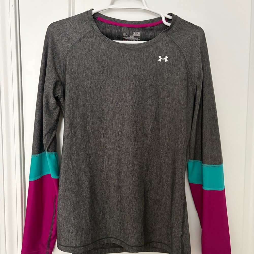 Under Armour Women's Gray Long Sleeve Top